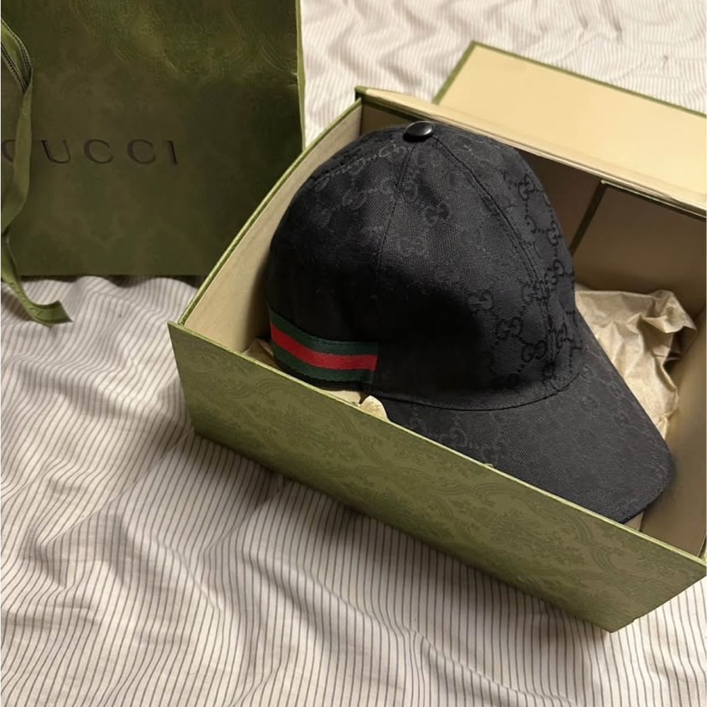 Gucci Black Cap with Signature Stripe